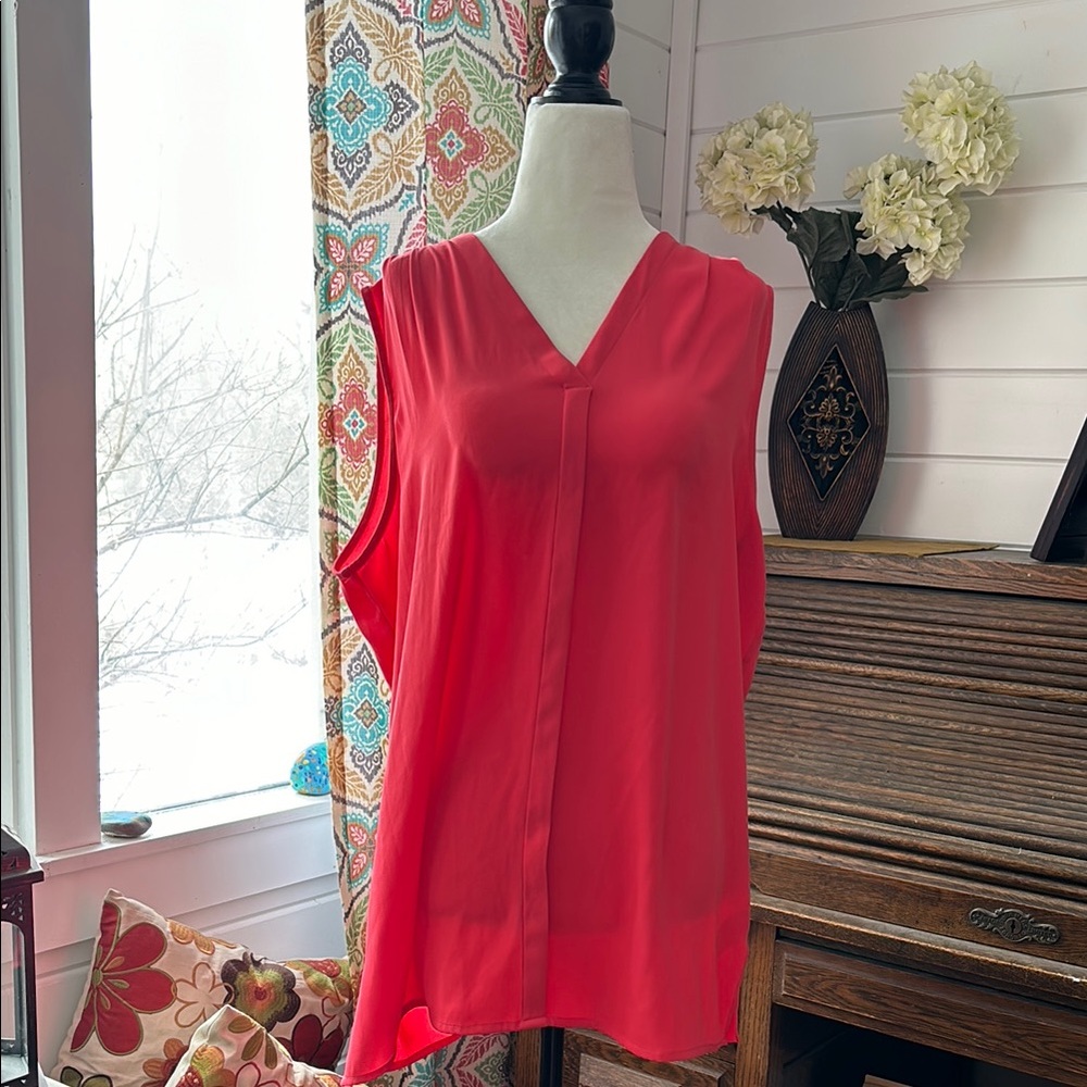 CLEO Size XL Women's Sleeveless V-Neck Top - Coral, like new